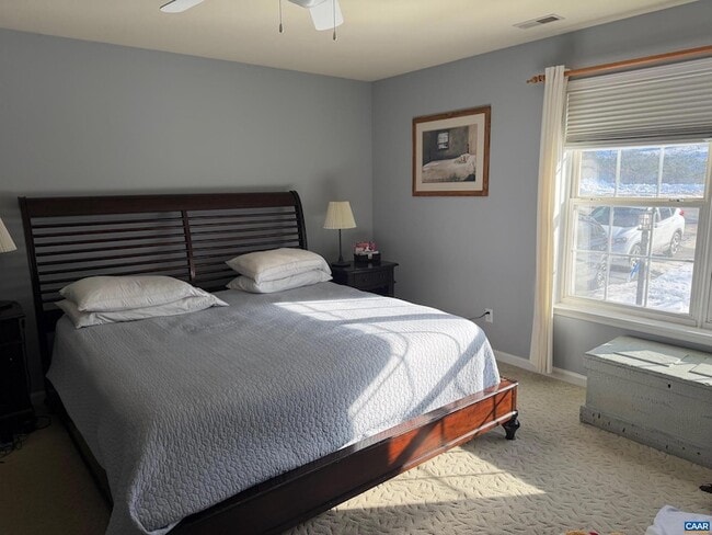 Building Photo - 136 Goldenrod Ct