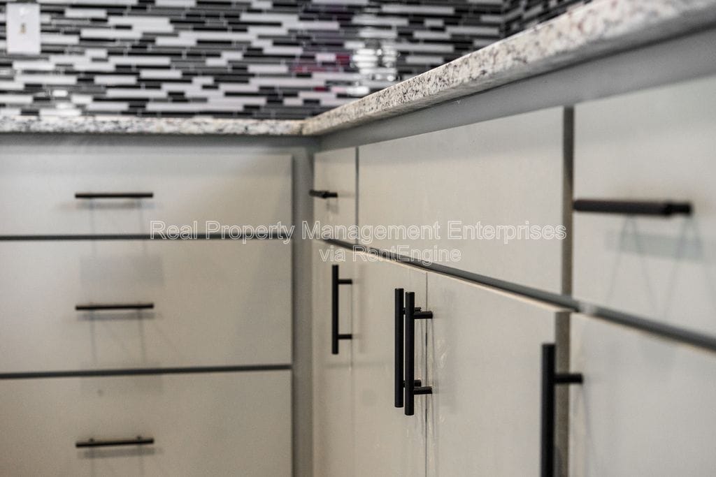 Building Photo - 1725 N McKinley Ave