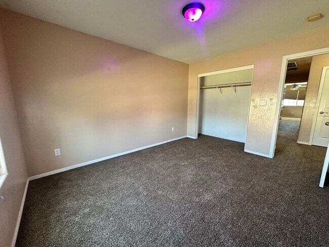 Building Photo - Hanford home w/pool coming soon!