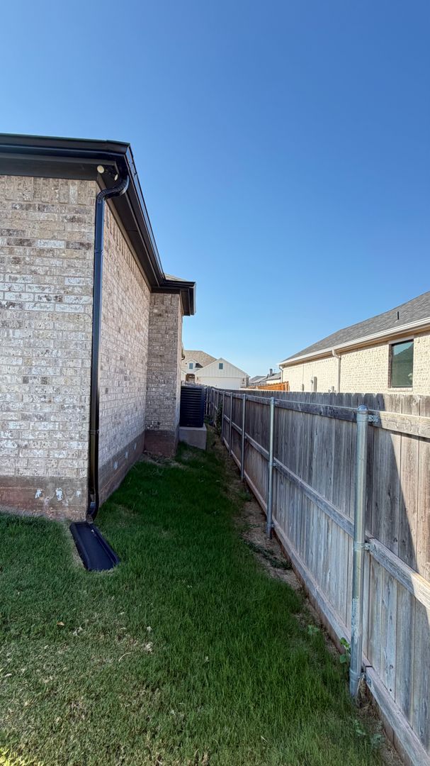 Building Photo - 5014 Cranbrook Dr