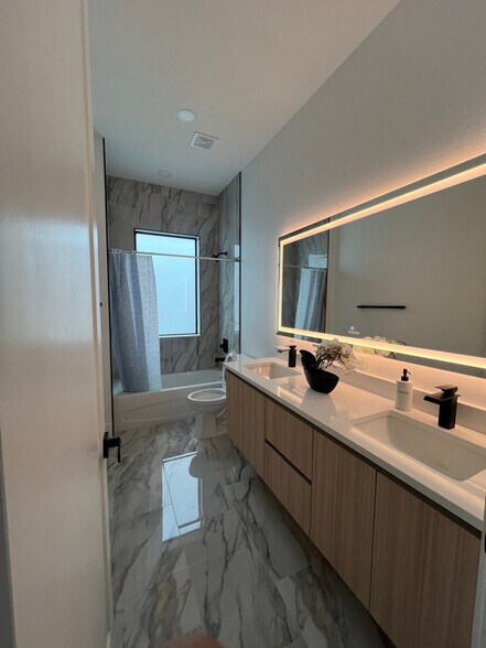 Building Photo - 1627 9th Ave N