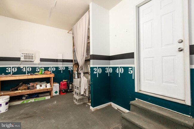 Building Photo - 8460 Colony Cir