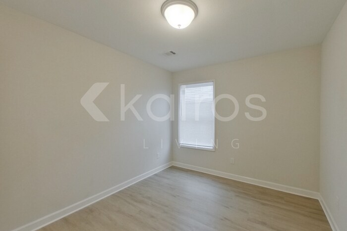 Building Photo - 1451 Maxwell Cir