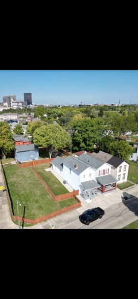 Building Photo - 213 Burns Ave