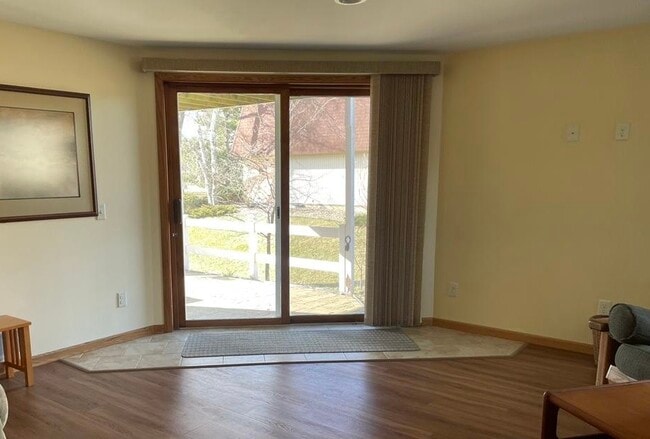 6 Living Area - 440 N Westfield Rd