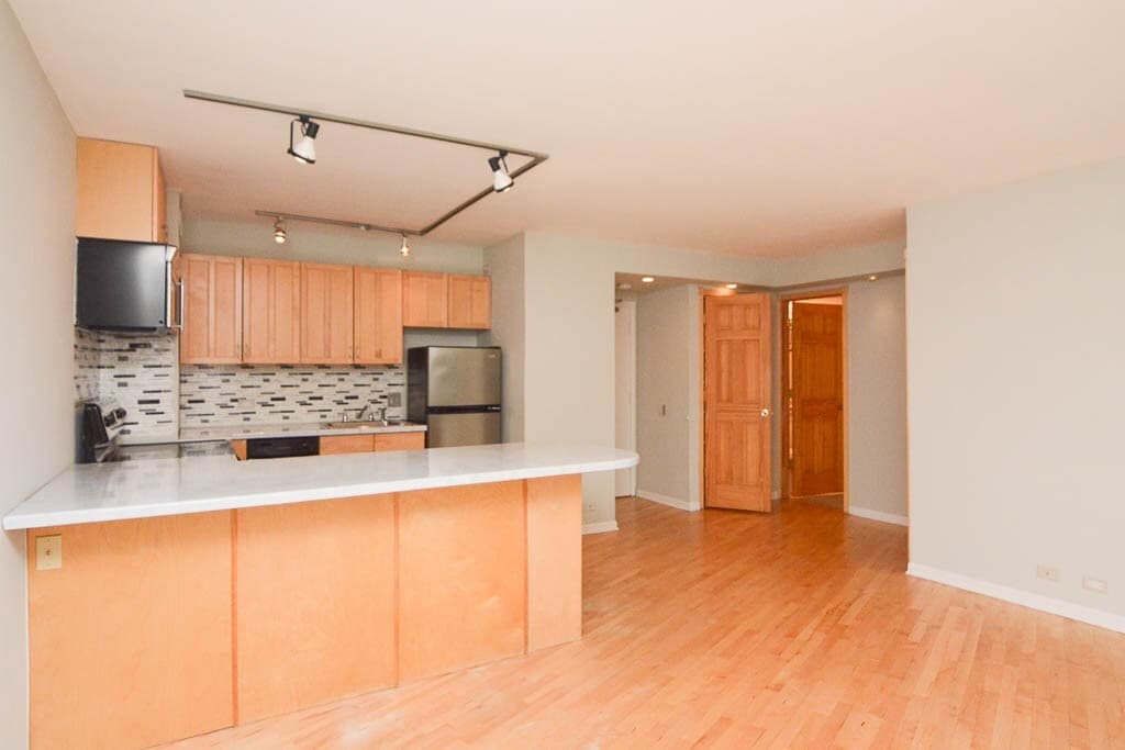 Building Photo - 428 W Wellington Ave