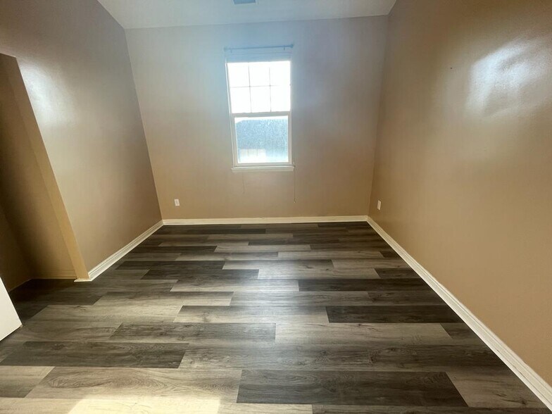 Bedroom - 11006 S Maple Forest Way