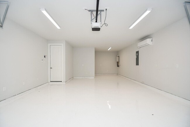 Building Photo - 9242 Dearborn Knoll Dr