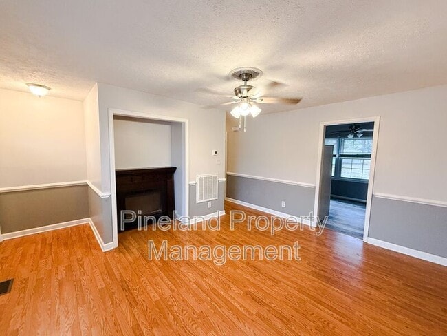 Building Photo - 2821 E Cramer Dr