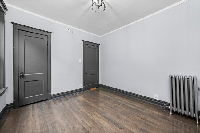 Building Photo - 6423 S Maplewood Ave