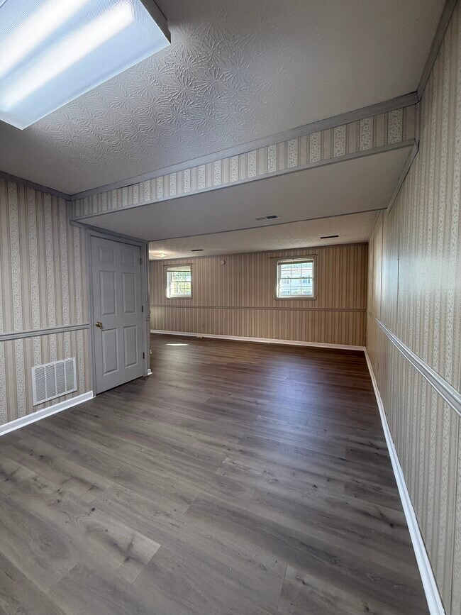 Building Photo - 2 Bedrooms House, Rockingham County