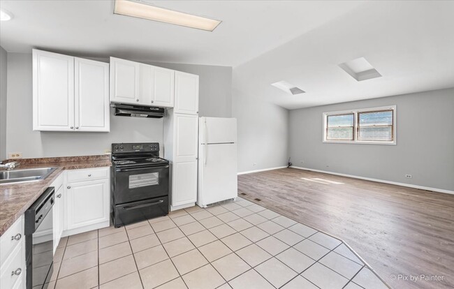 Building Photo - 544 N Hainesville Rd
