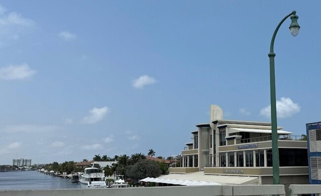 Building Photo - 3051 NE 47th Ct