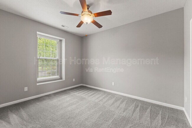 Building Photo - 556 Dylan Dr