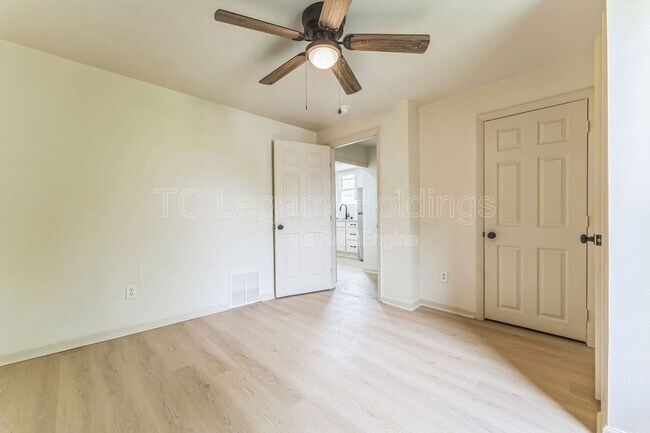 Building Photo - 421 Walnut Ave