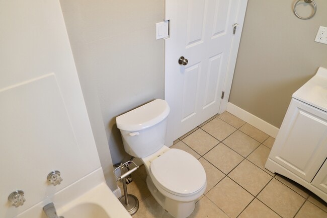 Building Photo - Recently Remodeled 3 bedroom 2 bath Home - Close to State Capitol - On BUS LINE