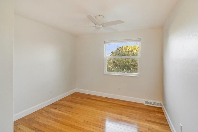 Building Photo - 5004 E Hinsdale Pl