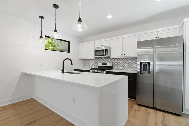 Building Photo - 2102 Eva St