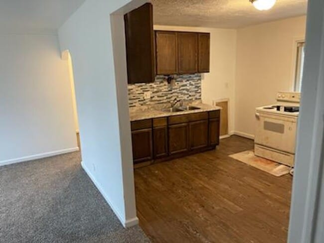 Building Photo - 3 Bedroom Ranch - $1,350