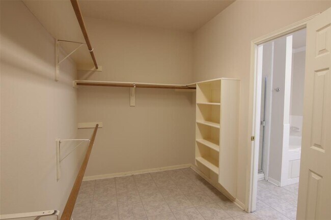 Building Photo - 3107 Waters View Dr