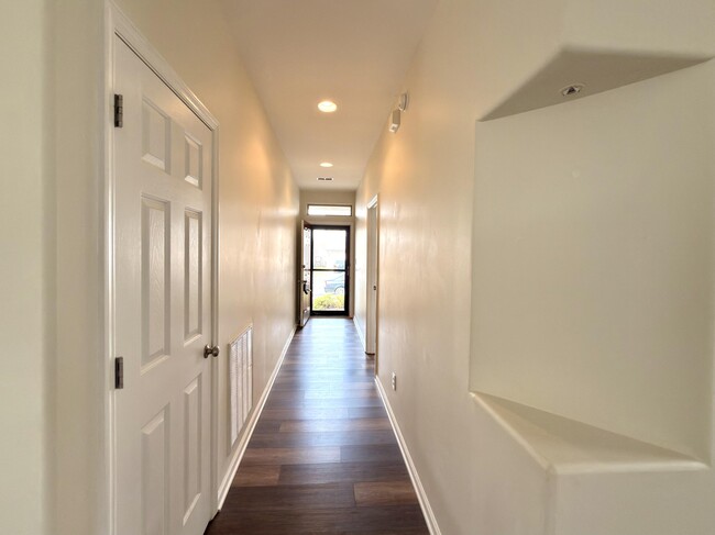 Building Photo - 352 Lucille Dr