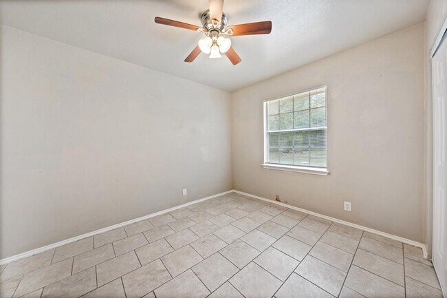 Building Photo - 10 Rawhide Cir