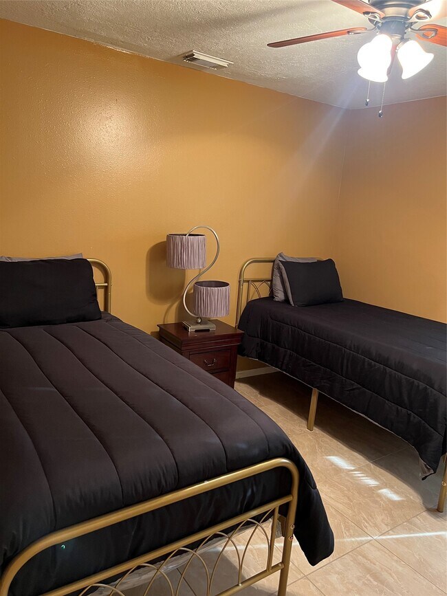 Building Photo - 22814 Tree House Ln