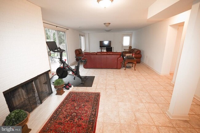 Building Photo - 6025 Orris St