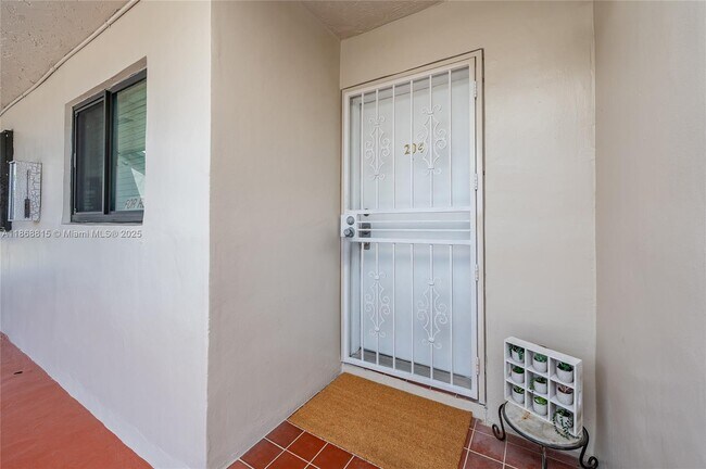 Building Photo - 8875b Fontainebleau Blvd