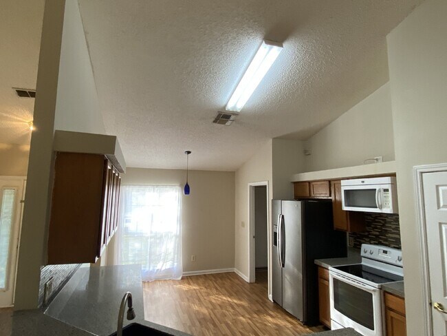 Building Photo - COMING SOON – 3 Bedroom, 2 Bathroom Single...