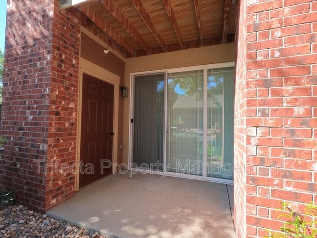 Building Photo - 2445 Windrow Dr
