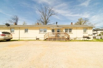 Building Photo - 323 W Peach St