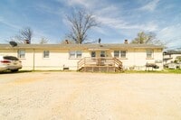 Building Photo - 323 W Peach St