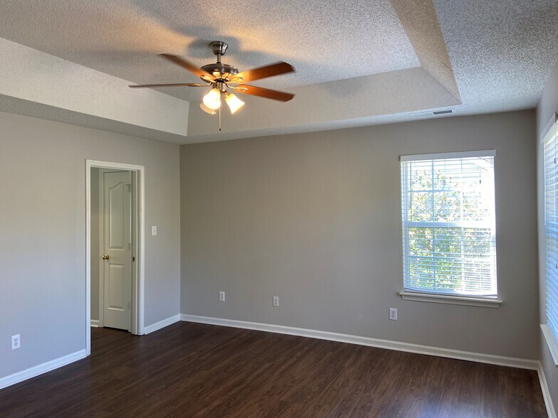 Building Photo - 11632 Larix Dr