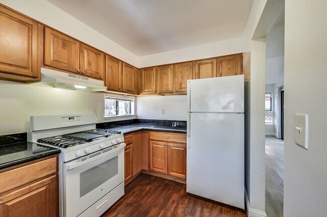 Building Photo - Updated Apartment near BART.  6 Weeks Free!