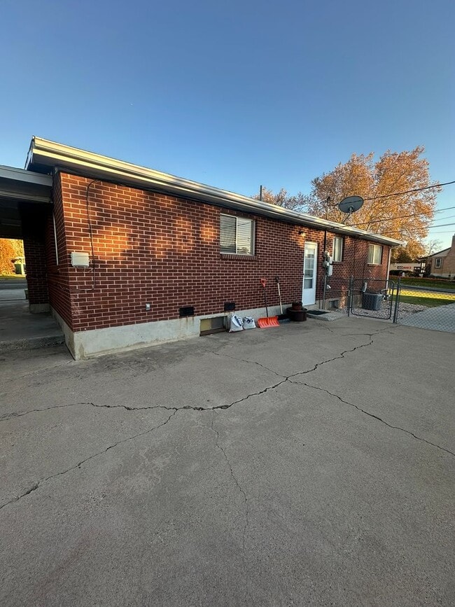 Building Photo - 3429 Quincy Ave