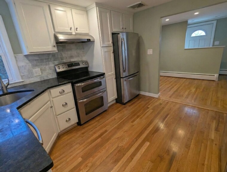 Building Photo - 12 James St