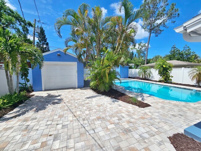 Building Photo - St. Petersburg Pool Home - 3 Bedroom 2 Bath