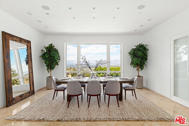 Building Photo - 14435 Mulholland Dr