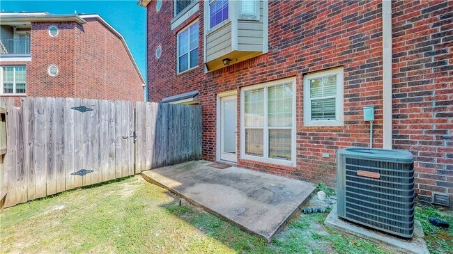 Building Photo - 305 Holleman Dr E