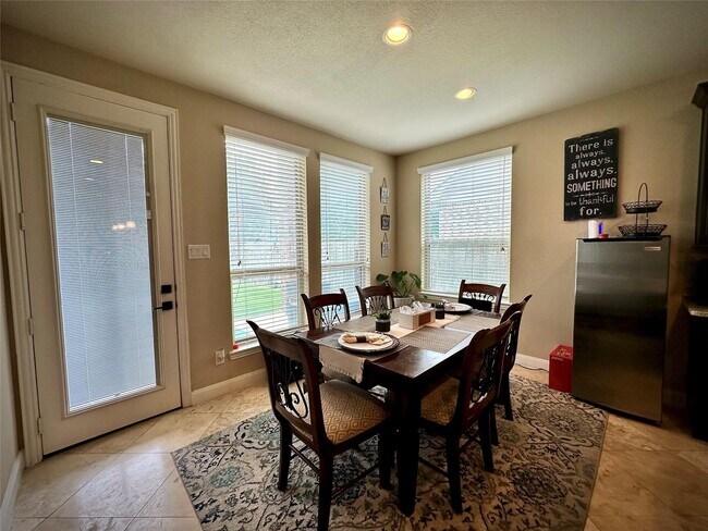 Building Photo - 10314 Hatcher Dr