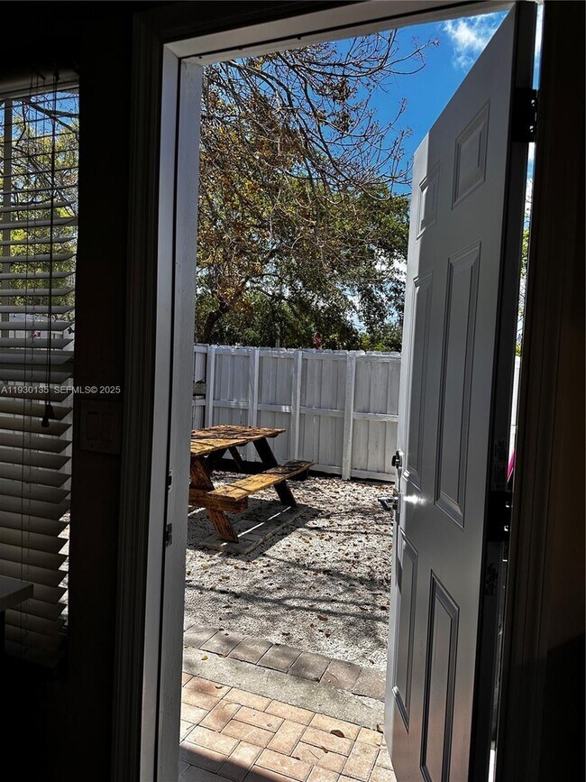 Building Photo - 1723 Shenandoah St