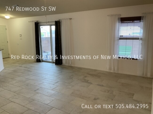 Building Photo - 747 Redwood St SW