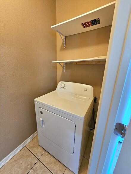 Building Photo - 3013 Treasure Haven Dr