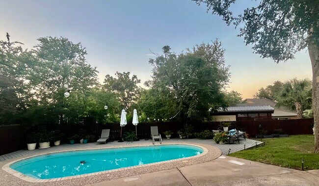 Building Photo - 4804 Greystone Dr