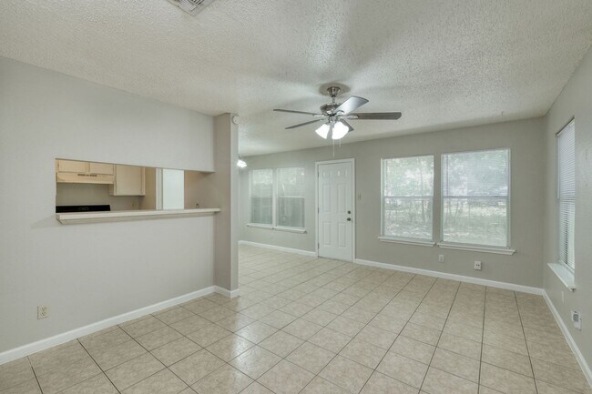 Building Photo - 6904 Deep Cir