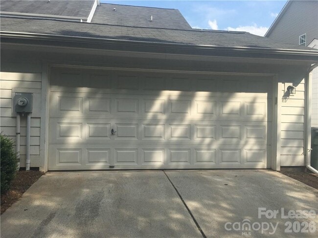 Building Photo - 9916 Evergreen Terrace Drive