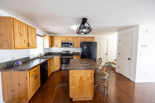 Building Photo - Three bedroom home one block from Battle Ground Village. - With AC