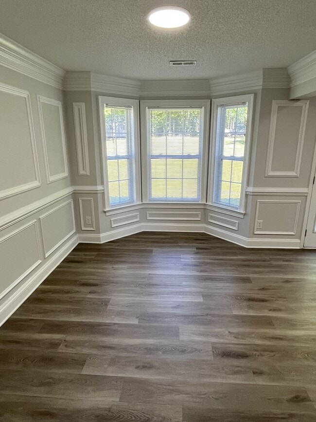 Building Photo - Updated 4 Bed Home in North Charlotte