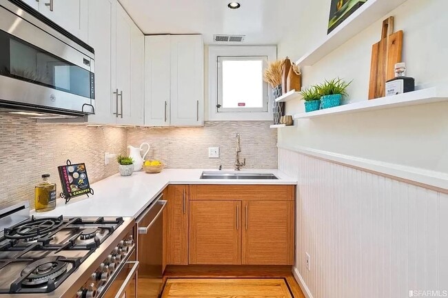 Building Photo - 2096 Pine St